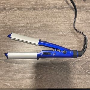 Travel hair straightener